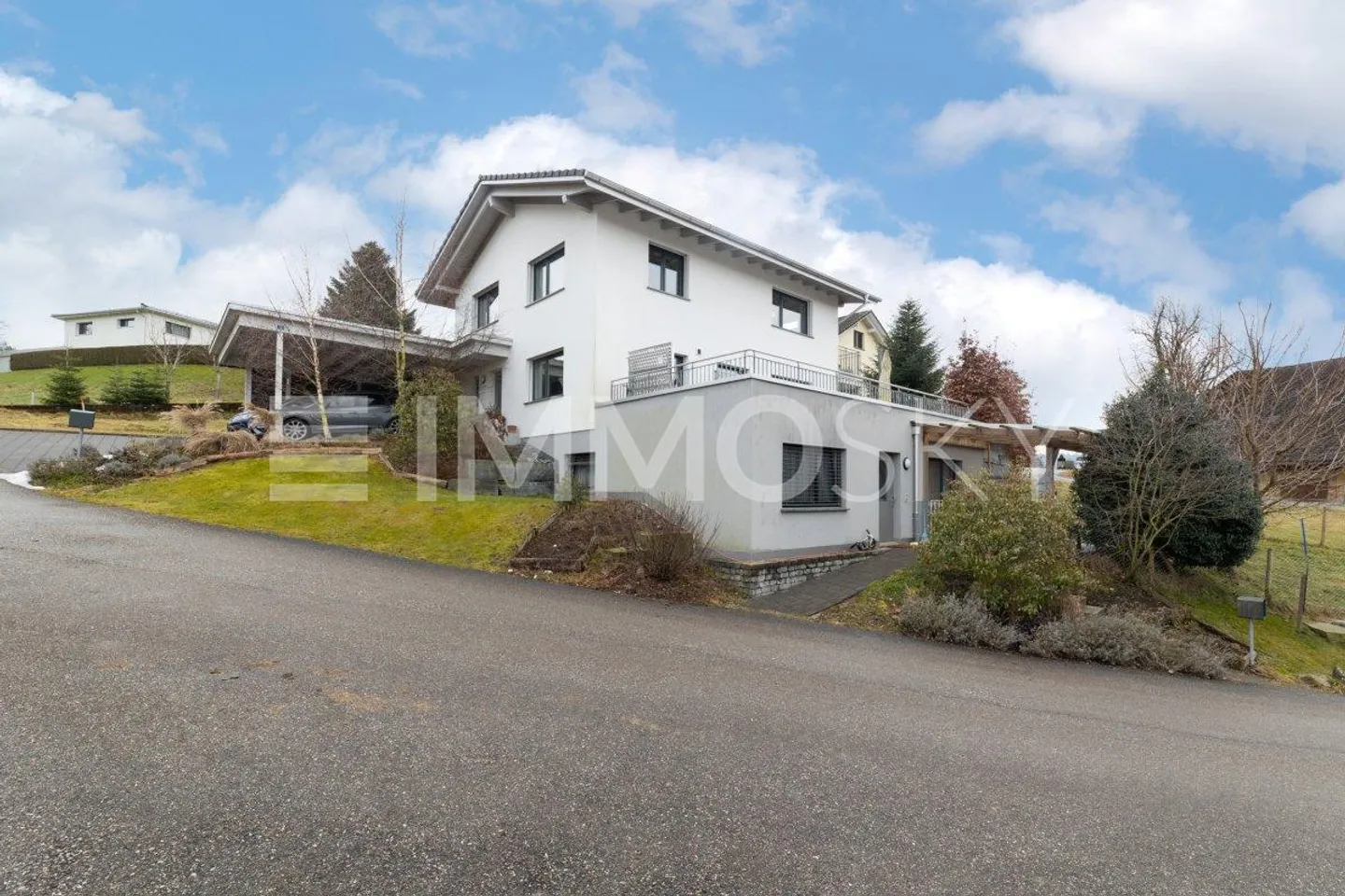 Familienhaus mit zusätzlichem Wohnraum - Foto 1 von 5