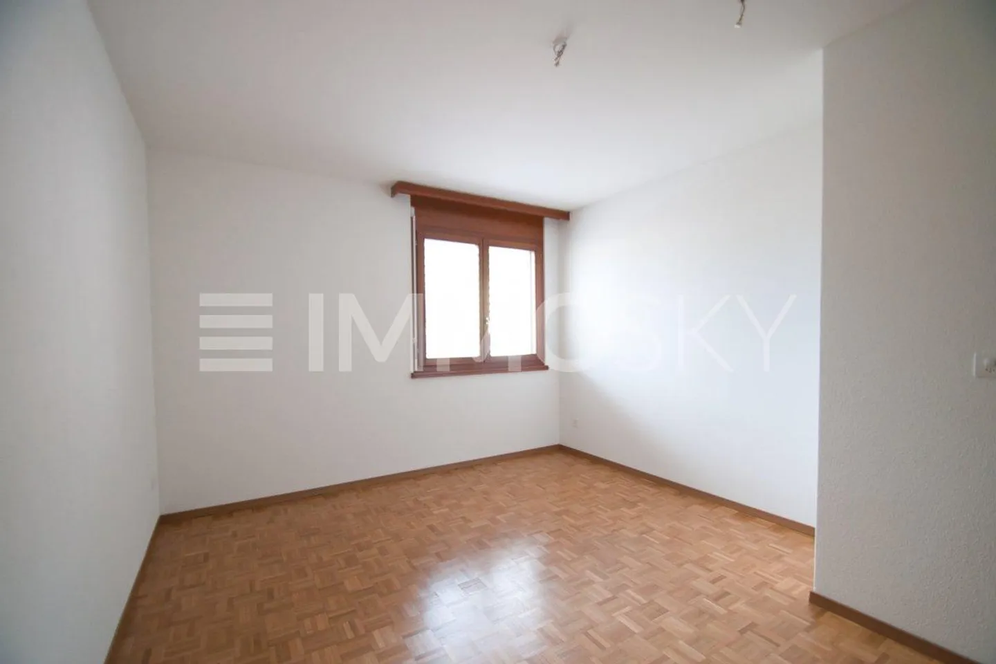 Appartement lumineux 2.5 pièces dans un emplacement stratégique - Photo 3 sur 5