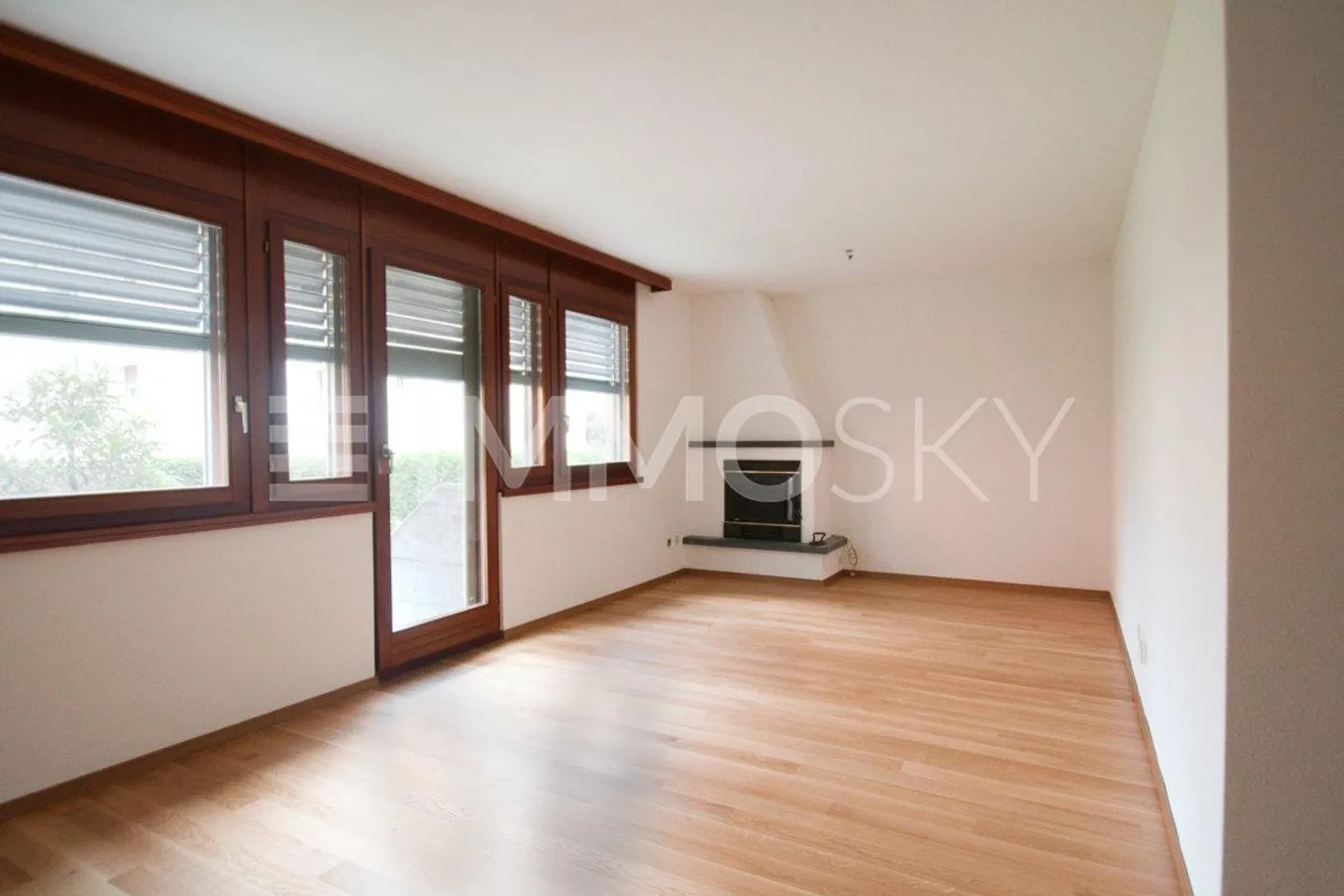 Appartement lumineux 2.5 pièces dans un emplacement stratégique - Photo 2 sur 5