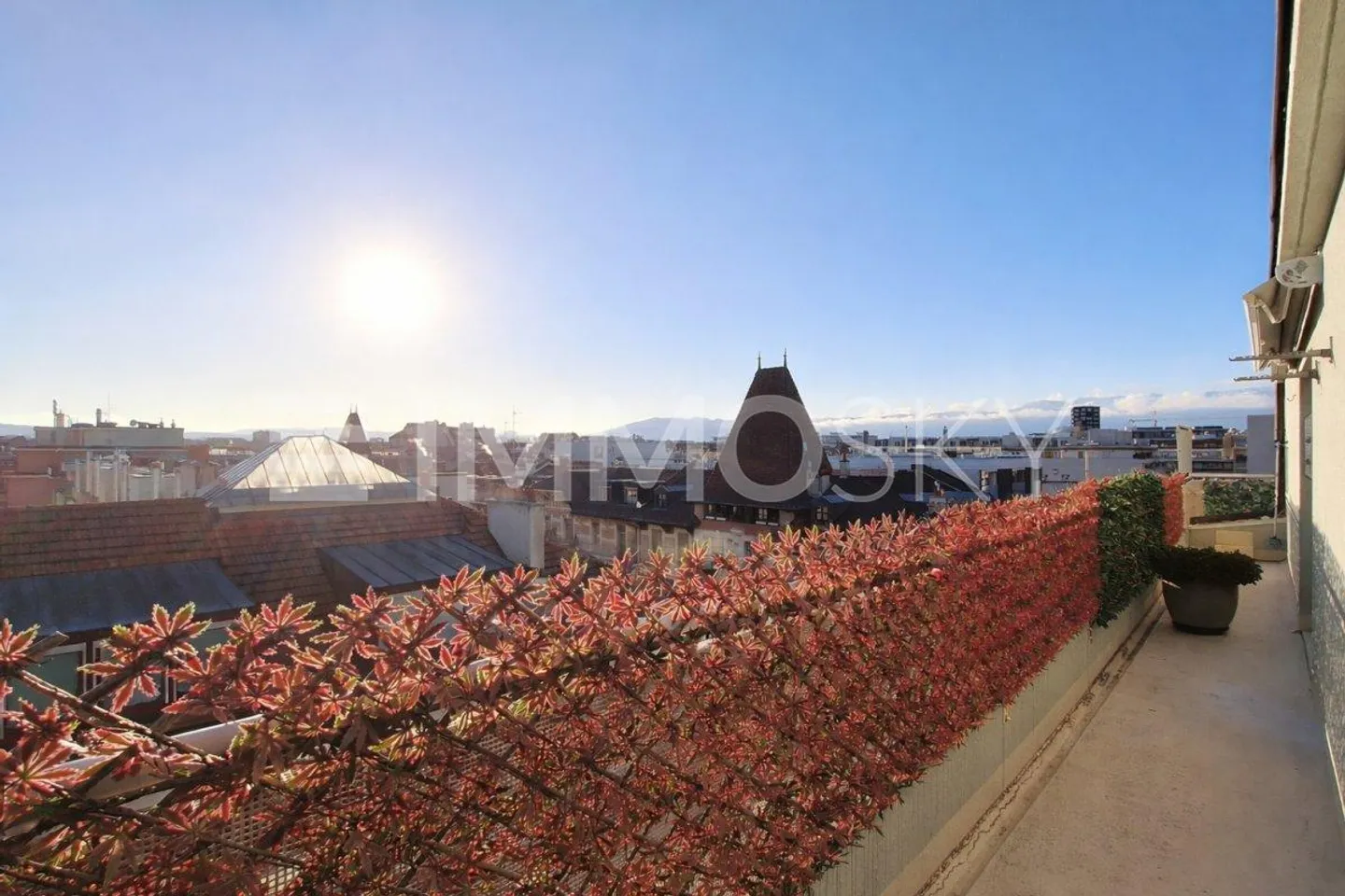 Attique Charmant avec Grande Terrasse - Photo 2 sur 5