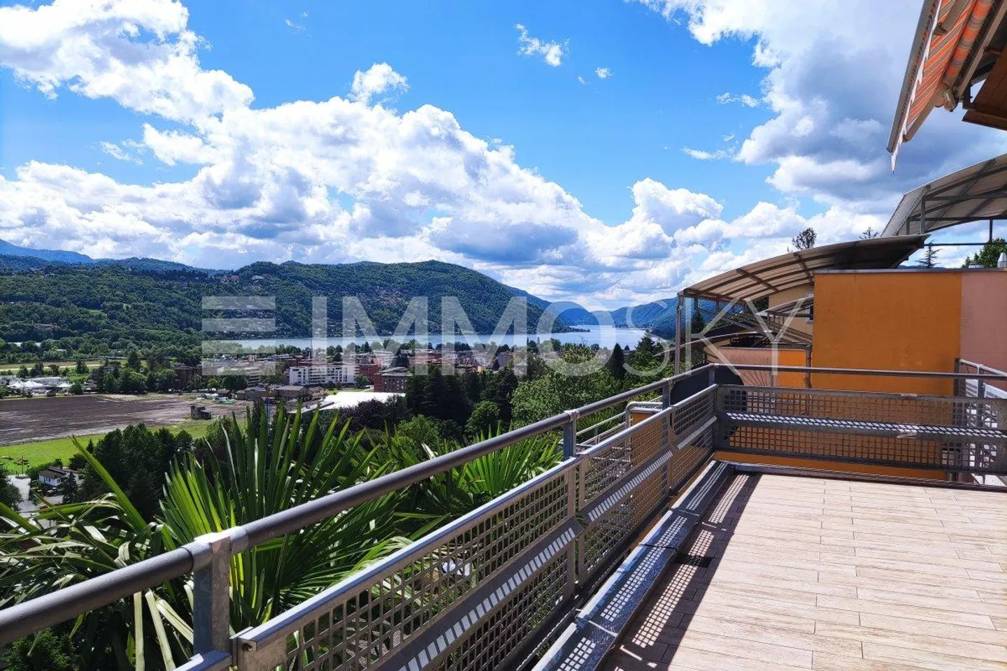 Panoramic villa with lake view in an exclusive area of Agno - Photo 1 of 5