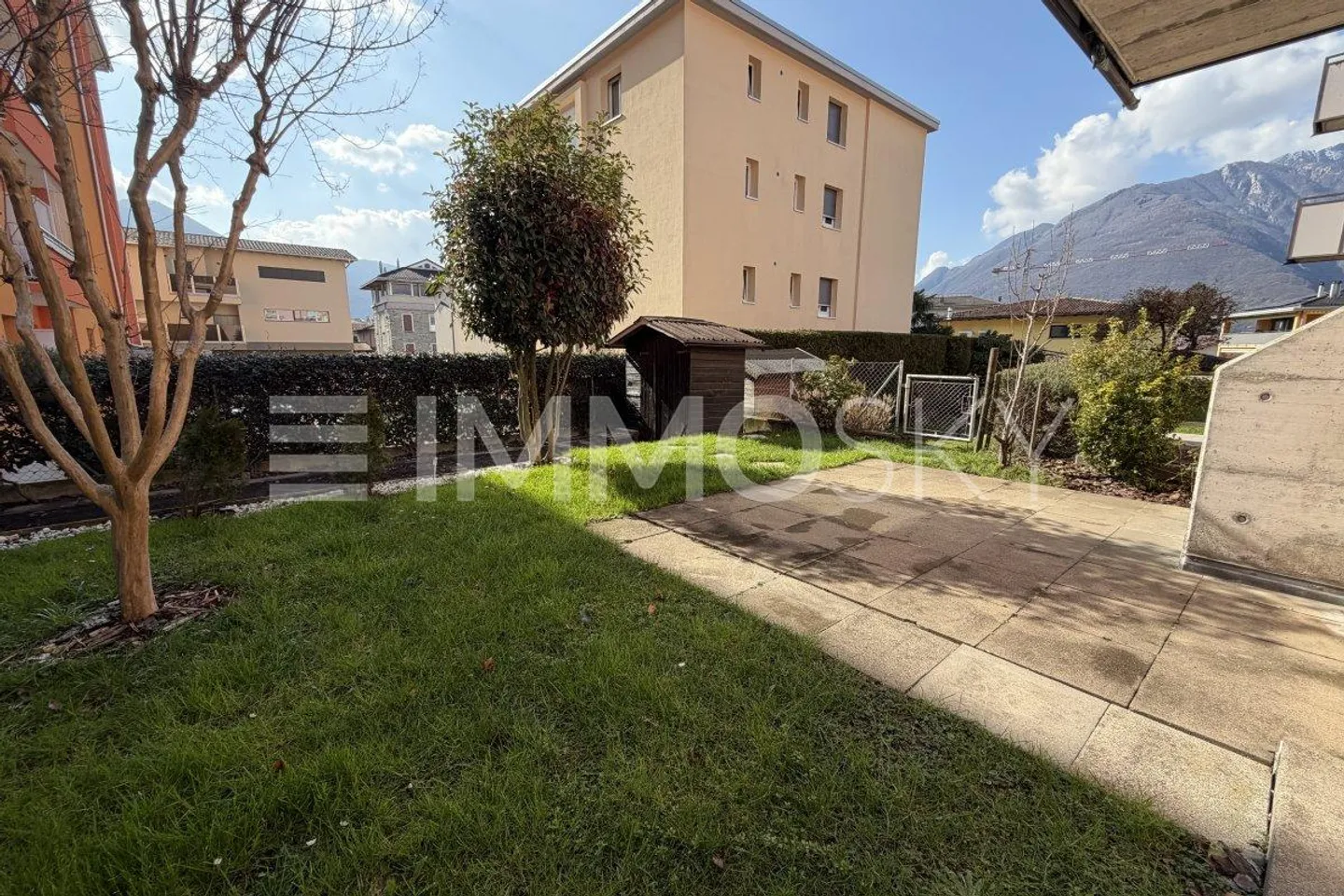 Appartement lumineux 2.5 pièces avec jardin privé - Photo 1 sur 5