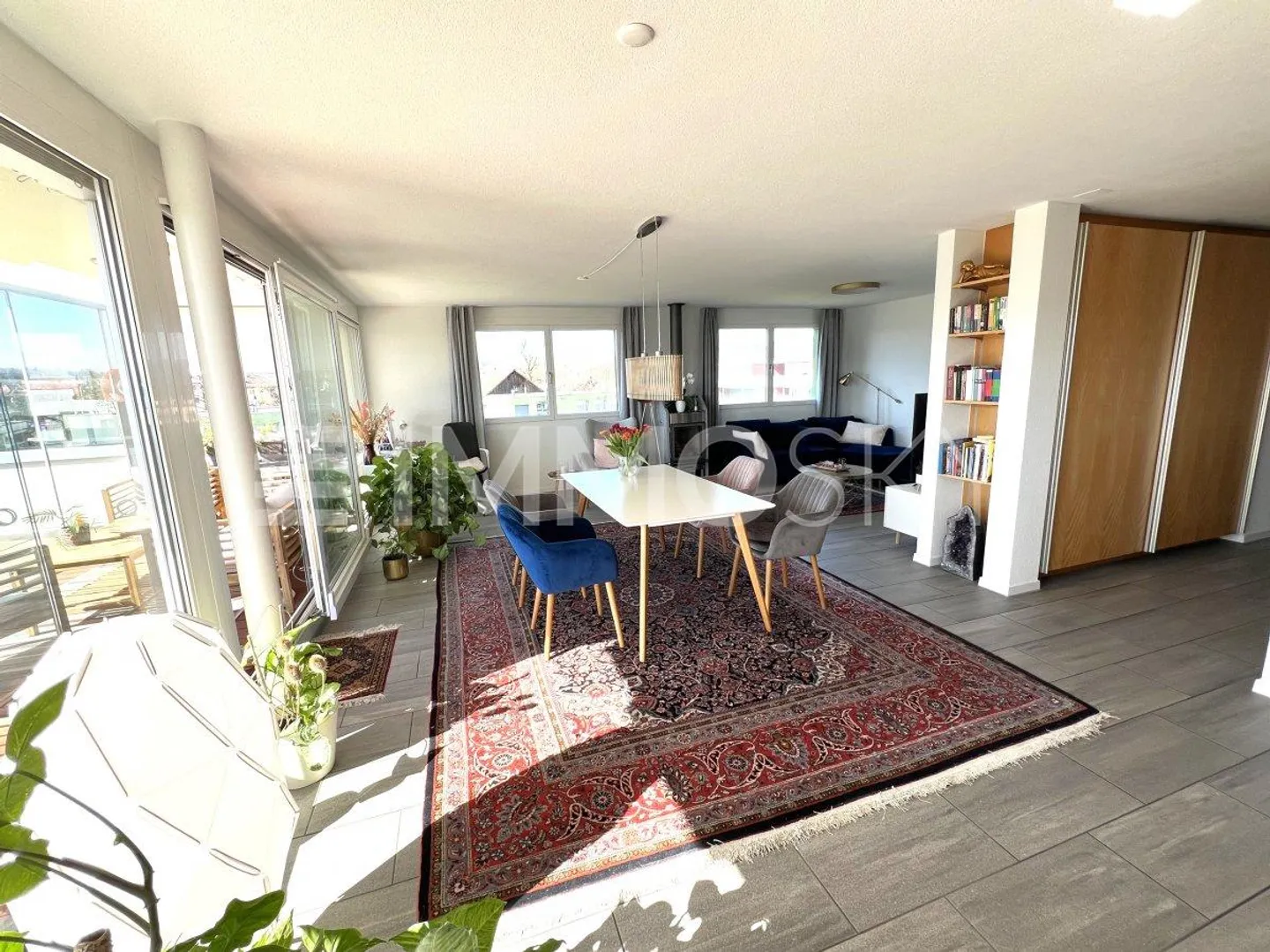 Light-flooded home with spacious terrace - Photo 2 of 5