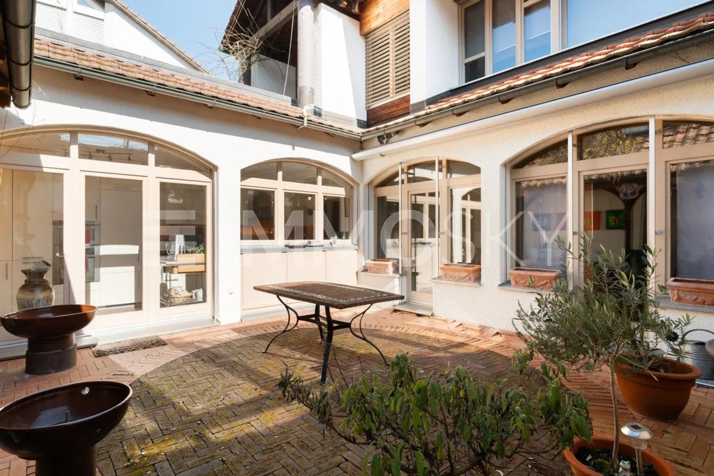 Votre maison avec beaucoup de charme et un certain je ne sais quoi - Photo 1 sur 5