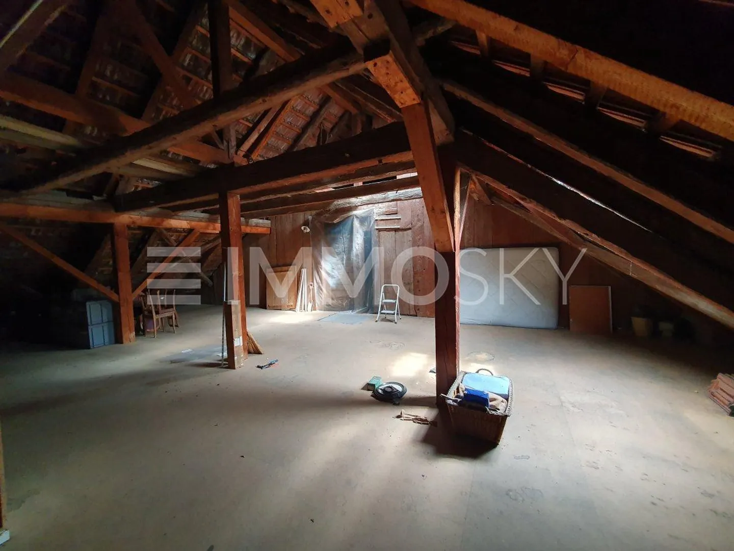 Ici, vous trouverez beaucoup de volume d'espace avec un potentiel d'aménagement ! - Photo 4 sur 5