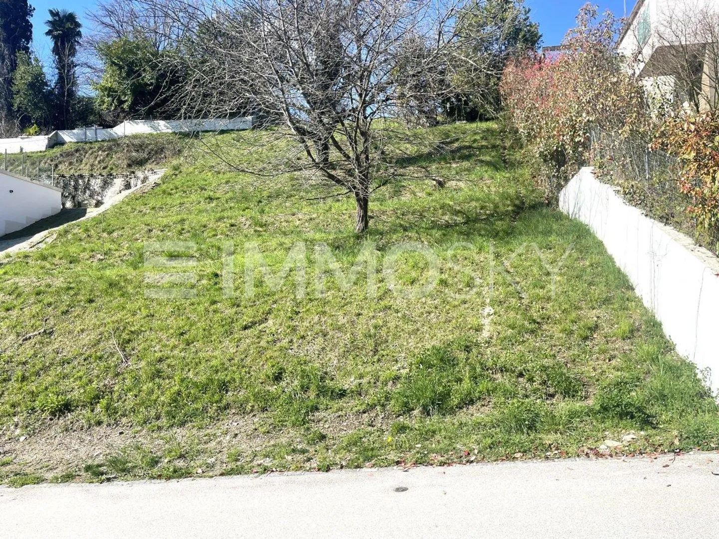 In sonniger und panoramischer Lage - Foto 2 von 5