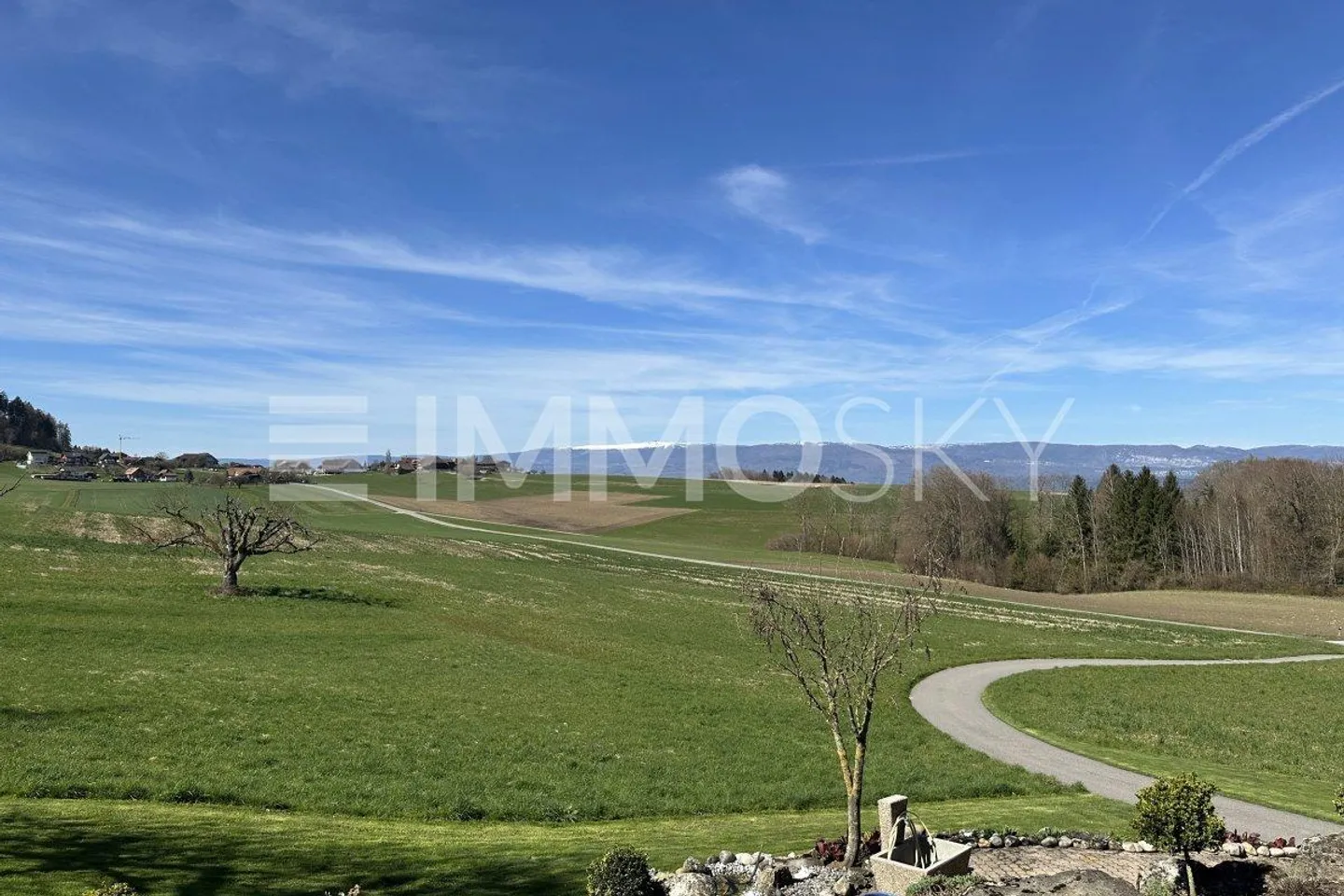 Moderne Einrichtung trifft auf Charme und Aussicht - Photo 5 of 5