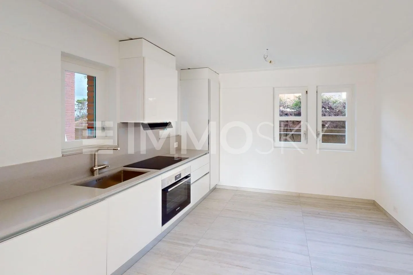 Duplex in a sunny residential area - Photo 1 of 5