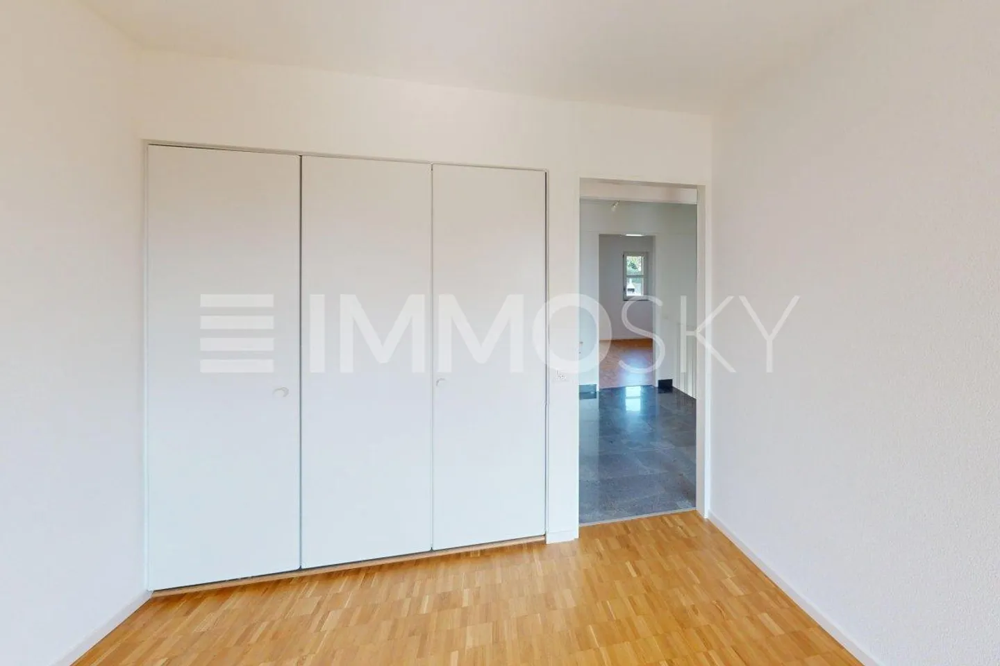 Duplex in a sunny residential area - Photo 2 of 5