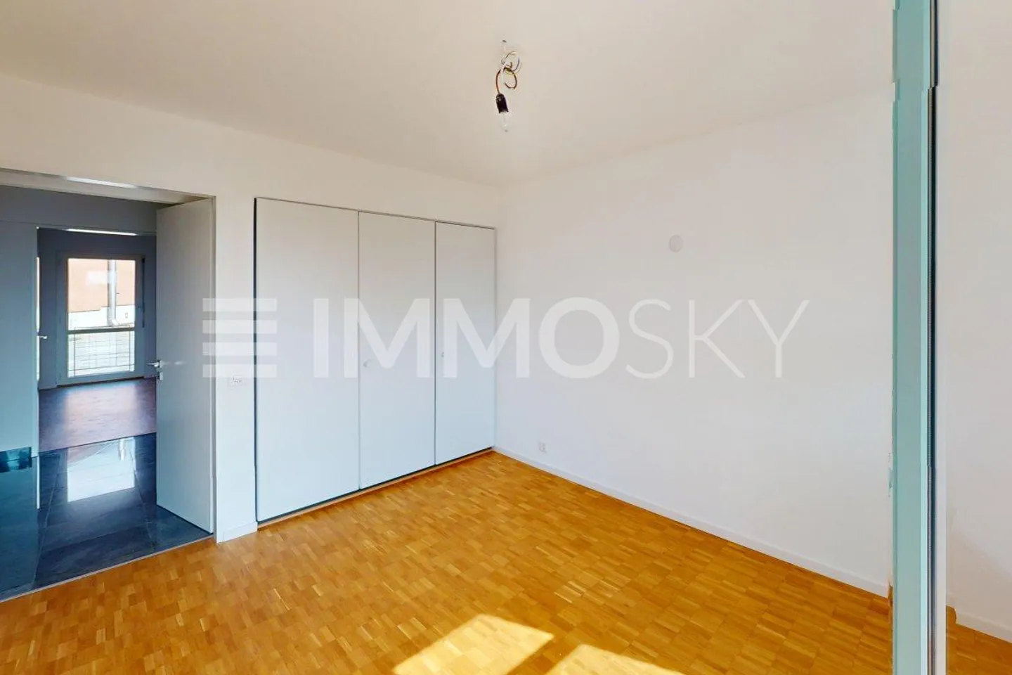 Duplex in a sunny residential area - Photo 5 of 5