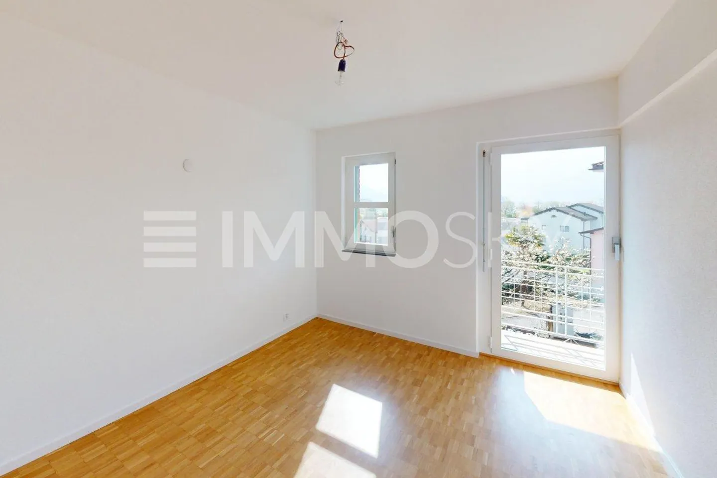 Duplex in a sunny residential area - Photo 4 of 5