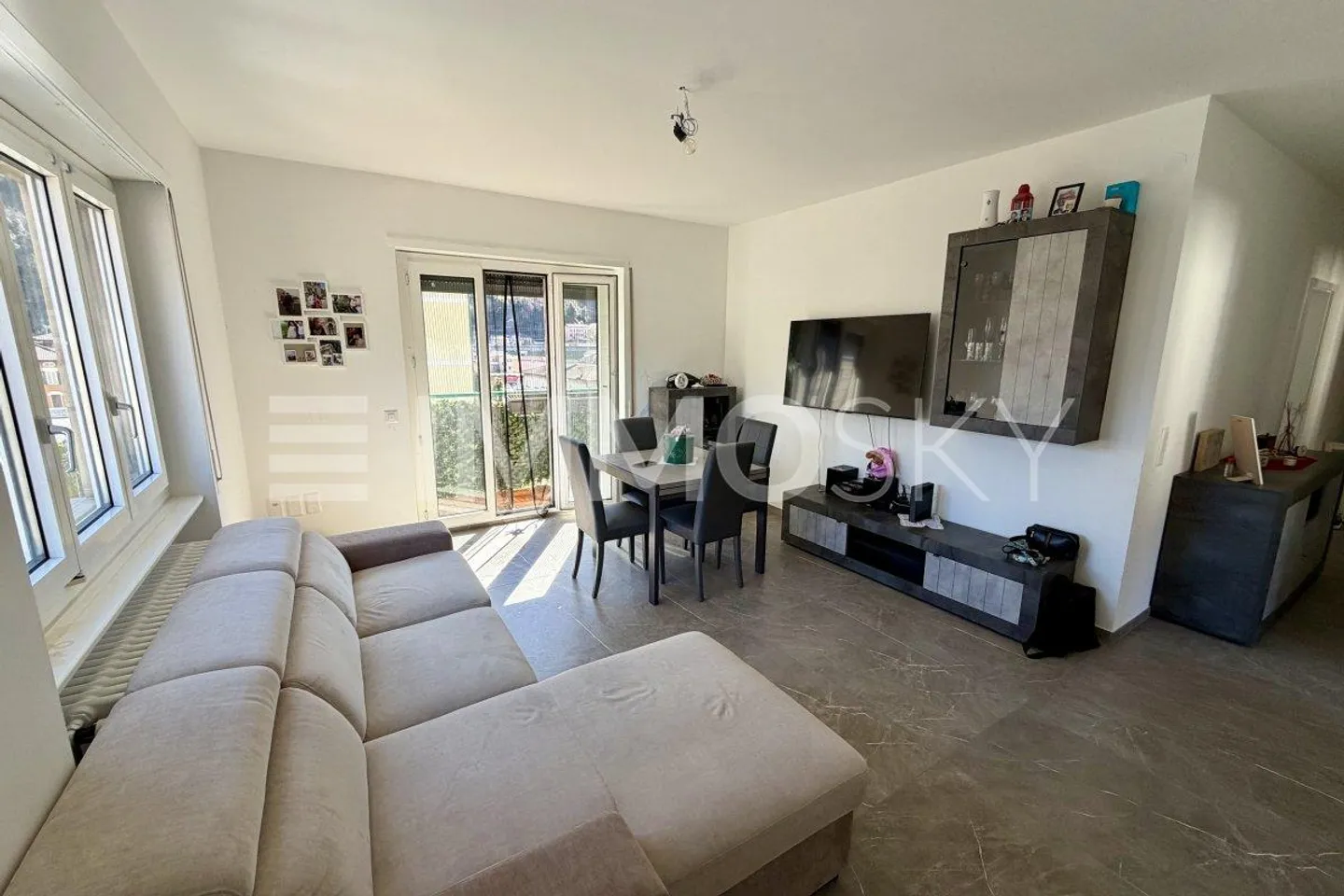 Bellinzona - 4.5-Zimmer-Wohnung mit Panoramaterrasse - Foto 2 von 5