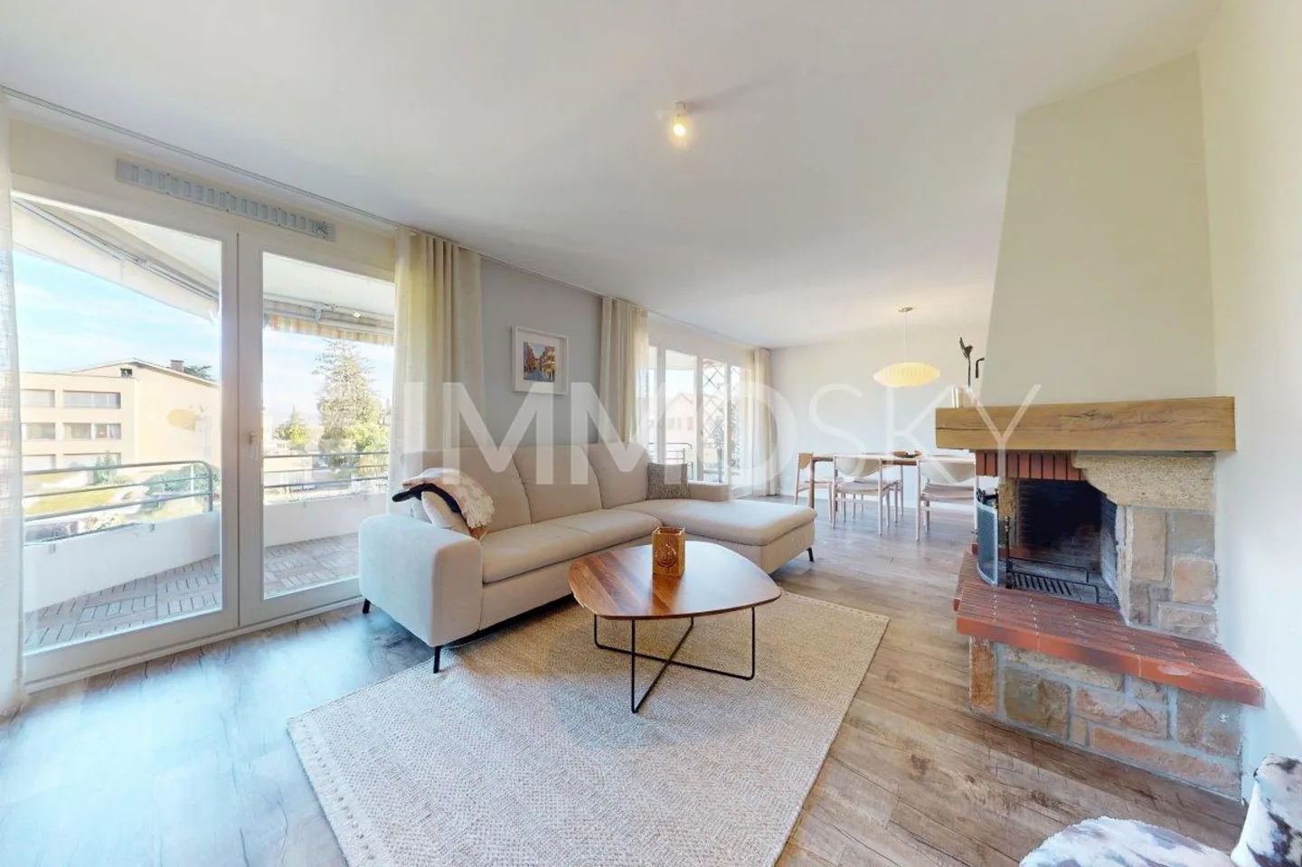 Appartamento ristrutturato con ampio balcone - Foto 1 di 5