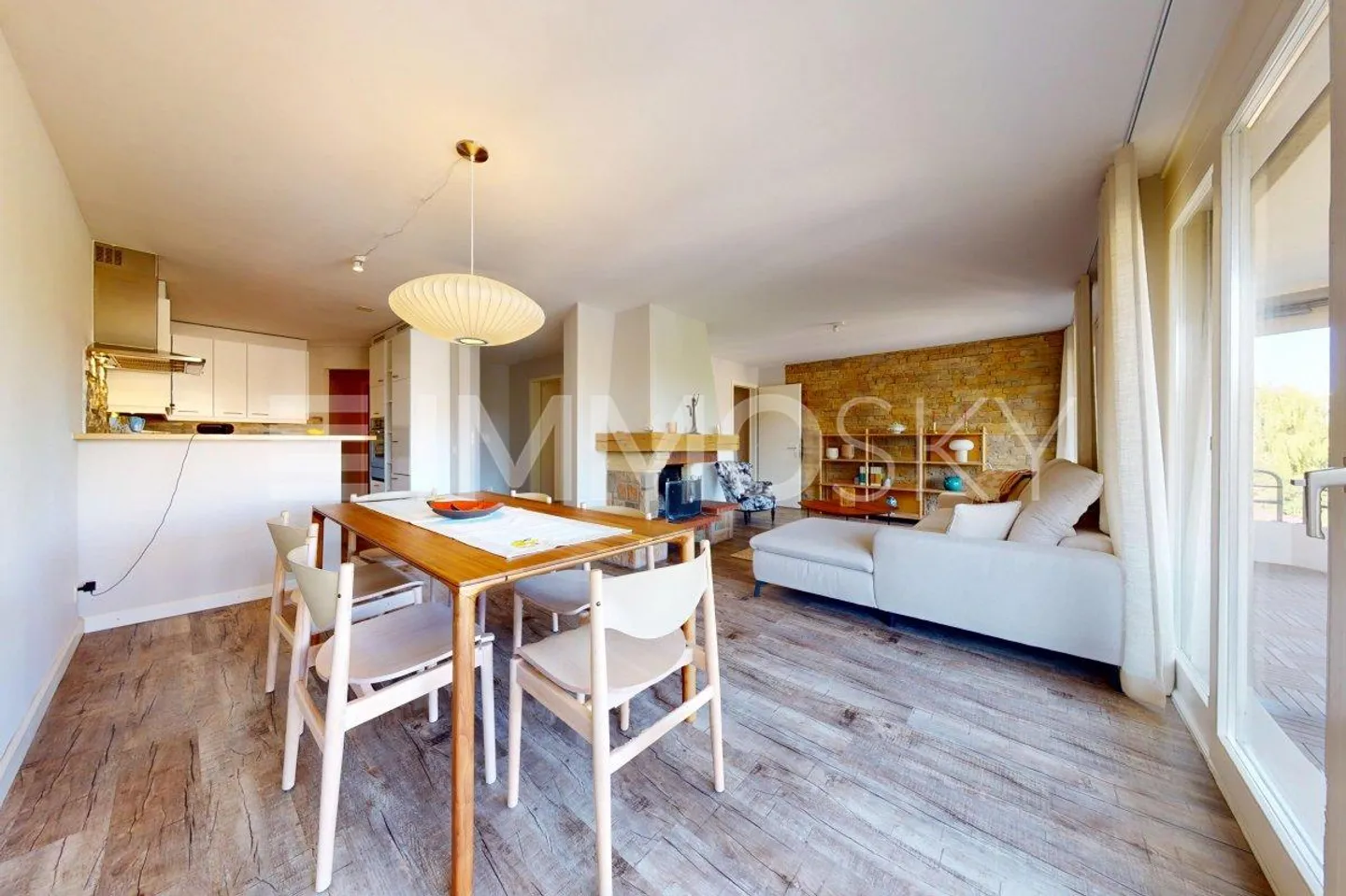 Appartamento ristrutturato con ampio balcone - Foto 2 di 5