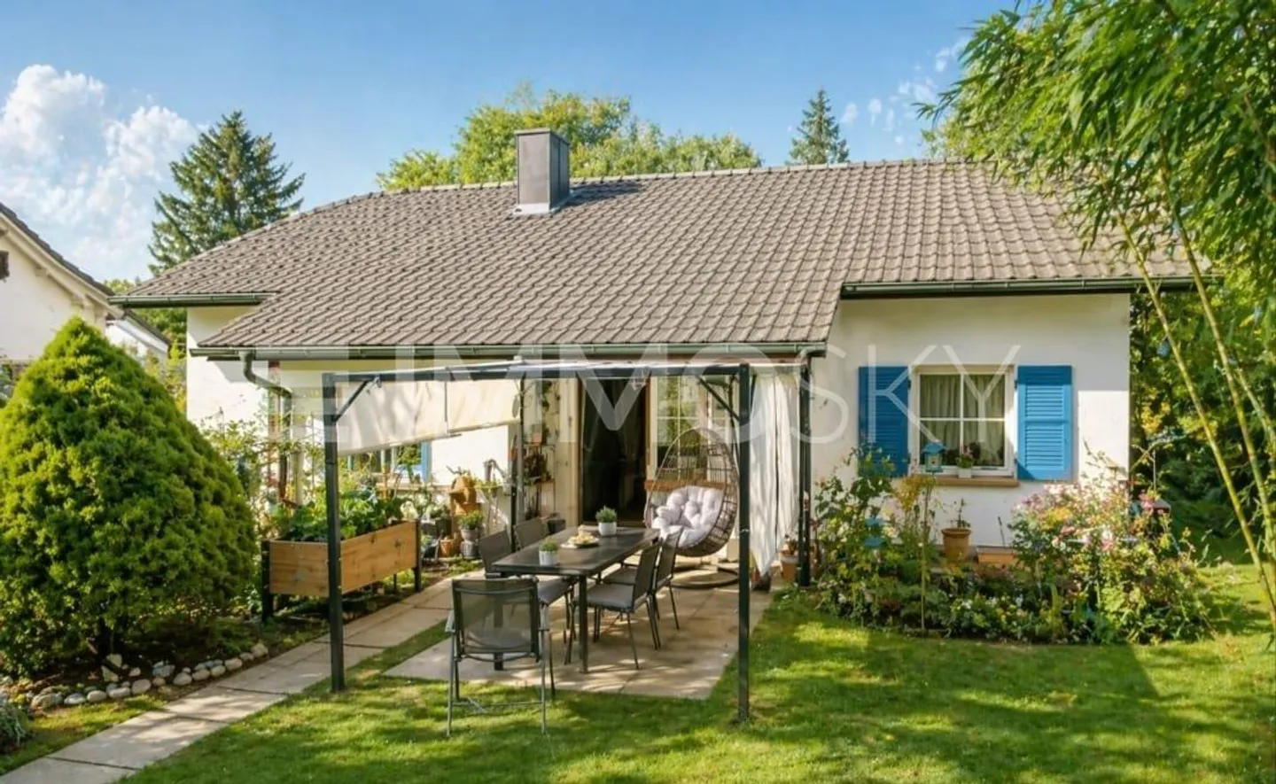 Charming home with garden and room for design - Photo 1 of 2