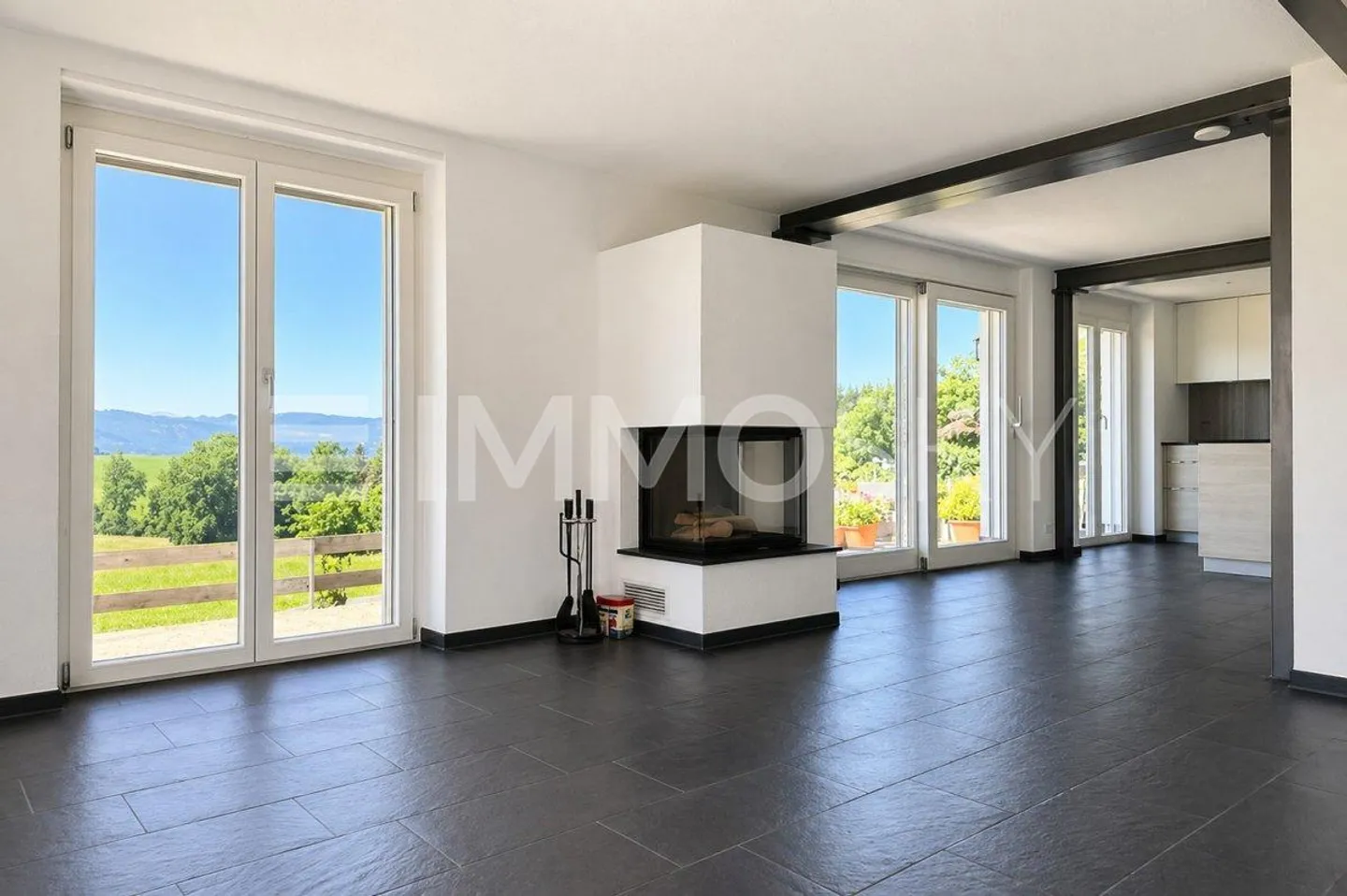 Eleganza moderna con charme e vista panoramica - Foto 1 di 5