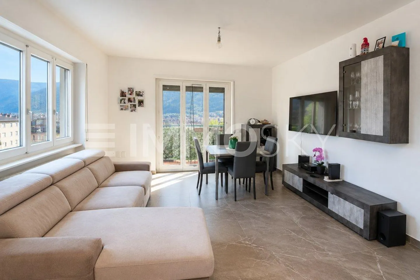 Bellinzona - 4.5-Zimmer-Wohnung mit Panoramaterrasse - Foto 2 von 5