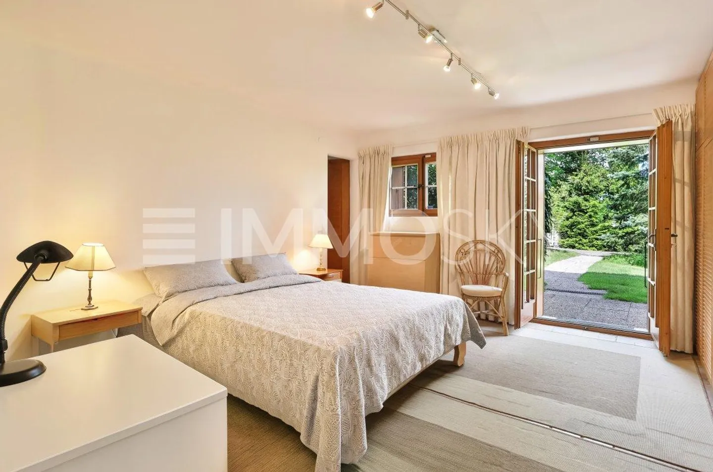 Detached house with large plot in the heart of Arzier - Photo 3 of 5