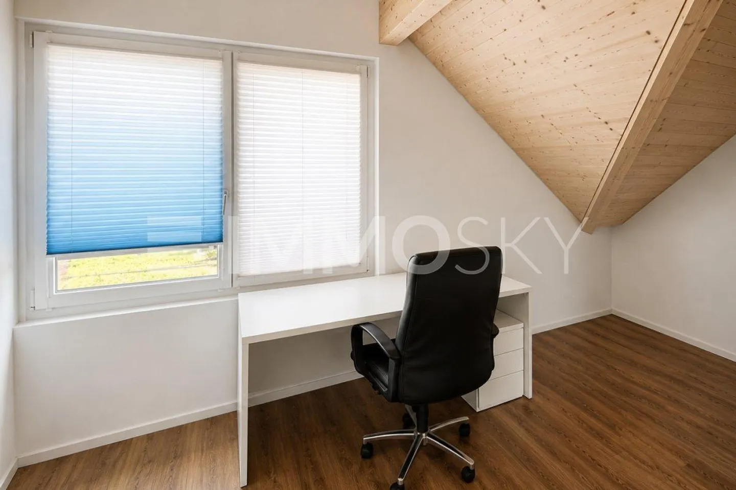 Modern penthouse apartment with sustainable energy - Photo 5 of 5