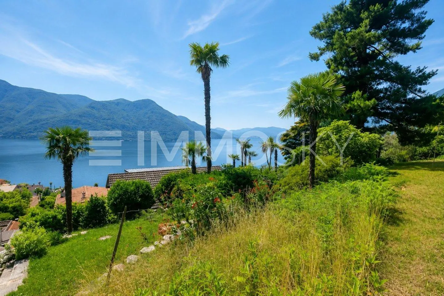 Charming holiday home with breathtaking lake view - Photo 1 of 5