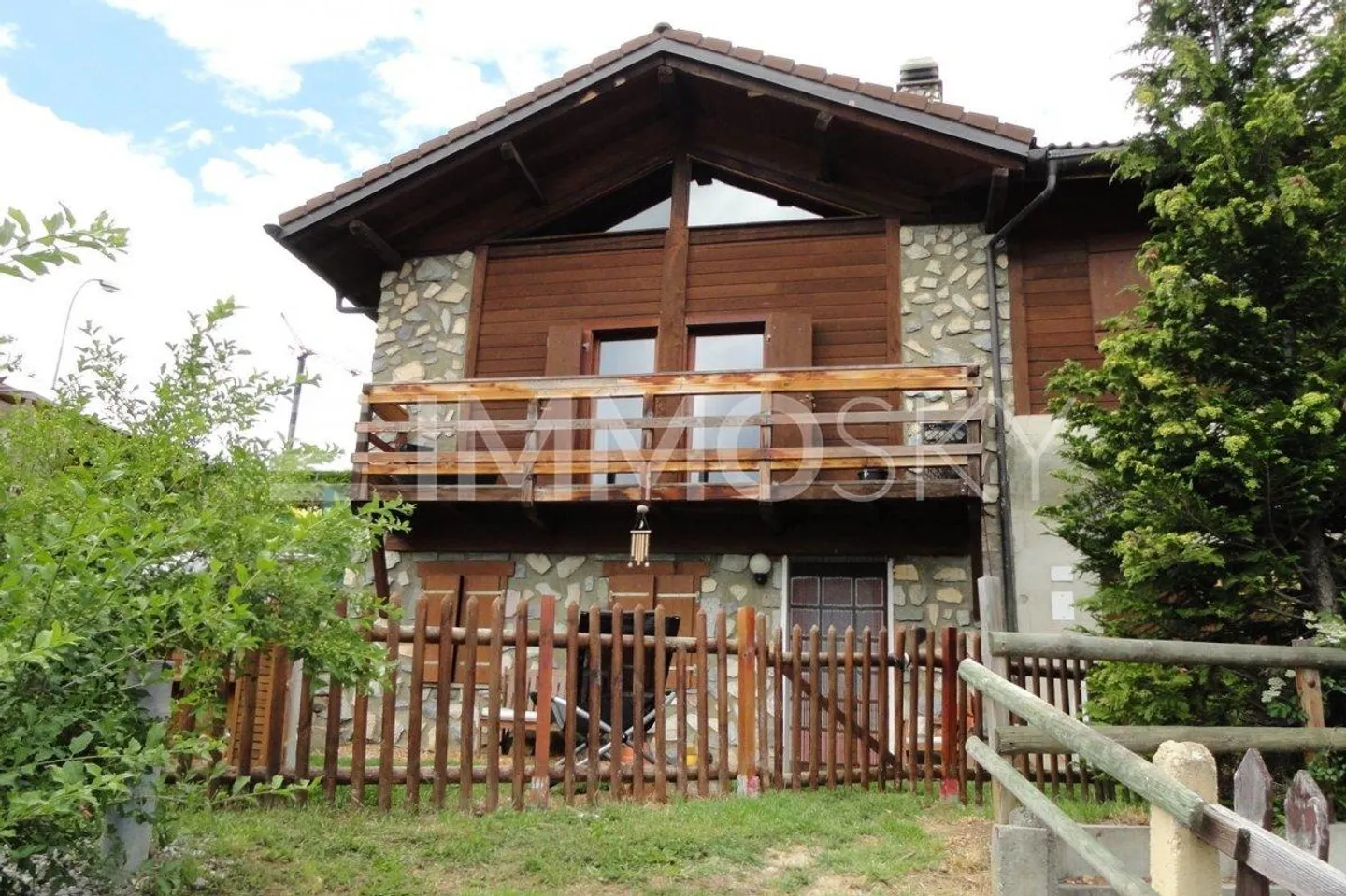 Exclusive! Income-generating building in the heights of Sion (REN approx. 7%) - Photo 1 of 5