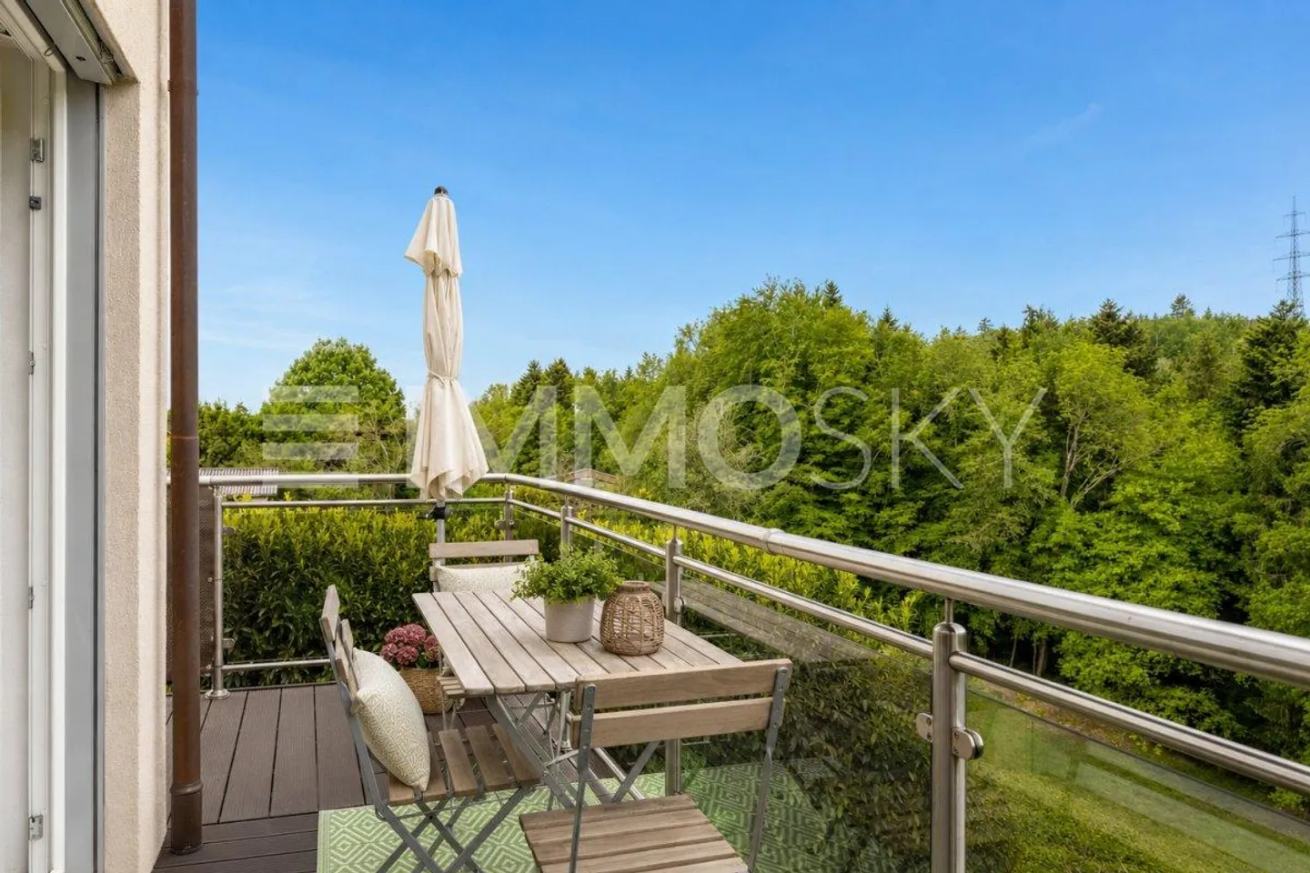 Lausanne : 4.5 pièces avec grand balcon et vue sur la forêt - Foto 1 von 5