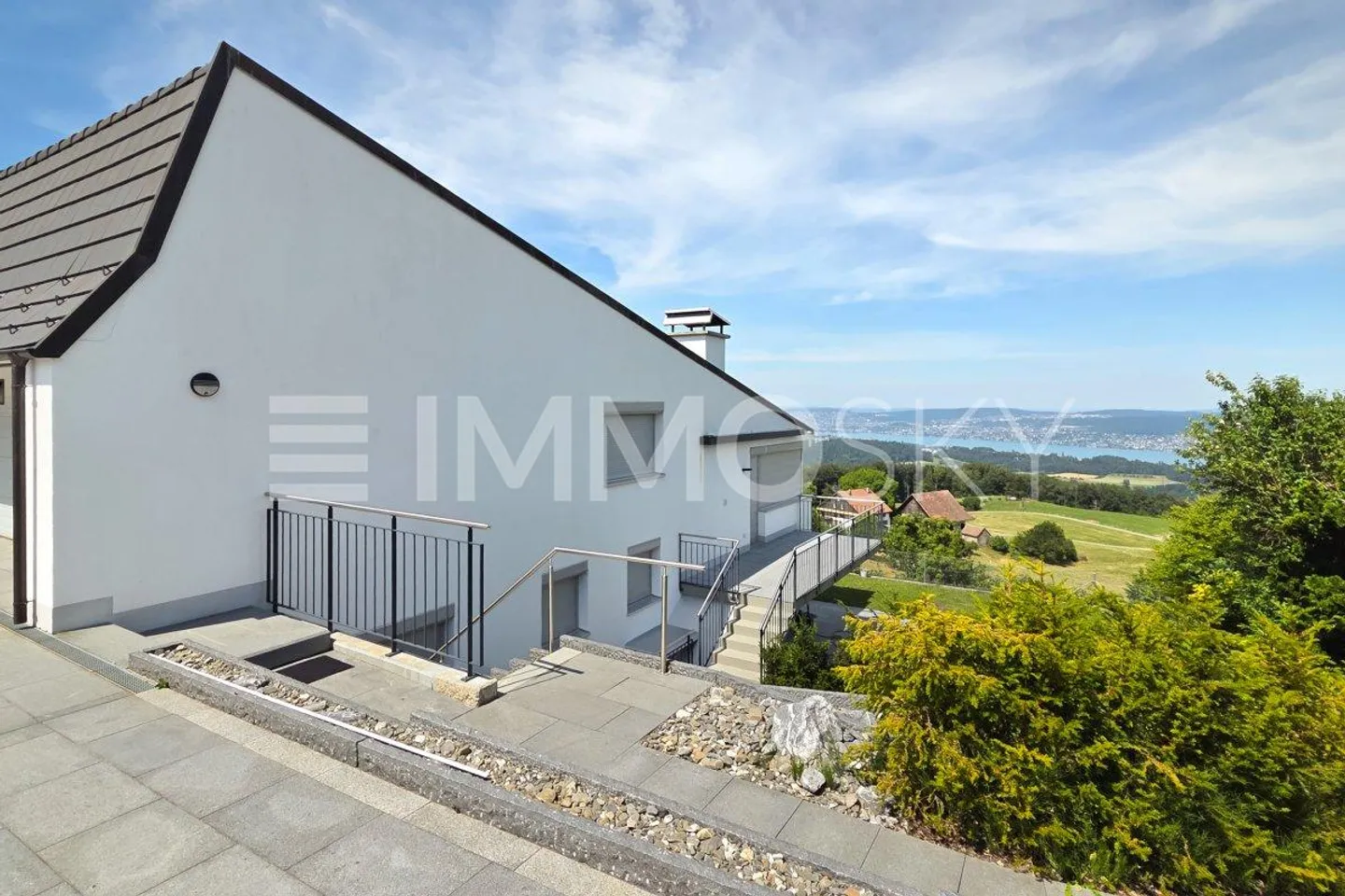 Une maison avec vue - Vie exclusive dans un emplacement privilégié - Photo 2 sur 5