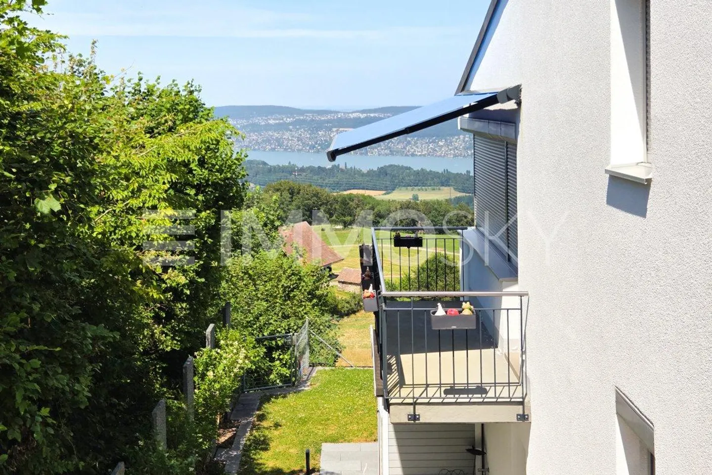Une maison avec vue - Vie exclusive dans un emplacement privilégié - Photo 3 sur 5