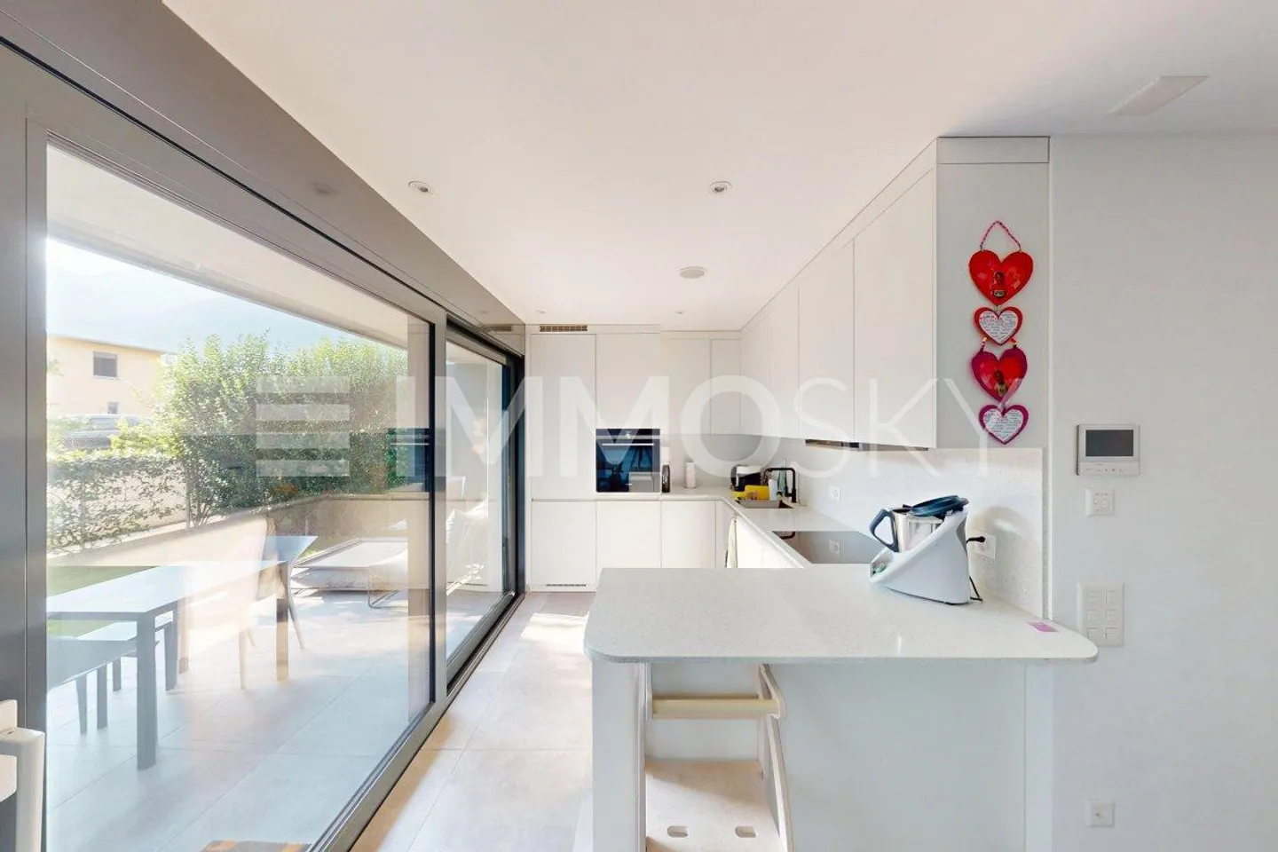 Elegant and modern with private garden - Photo 2 of 5