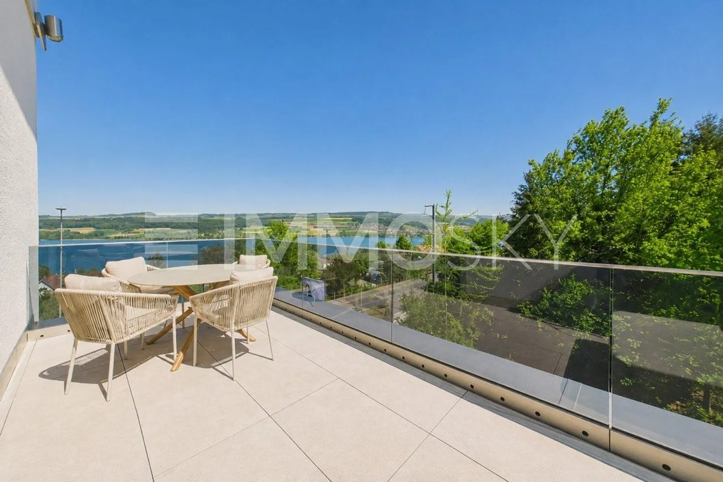 Modernes Zuhause mit fantastischem Ausblick - Foto 1 von 5