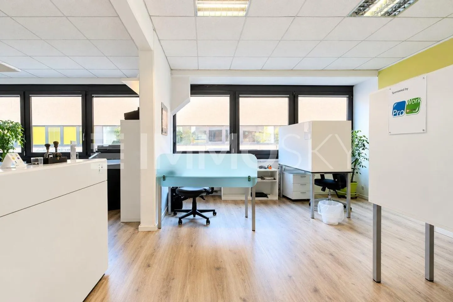 Work, share, collaborate. Perfect commercial property - Photo 1 of 5