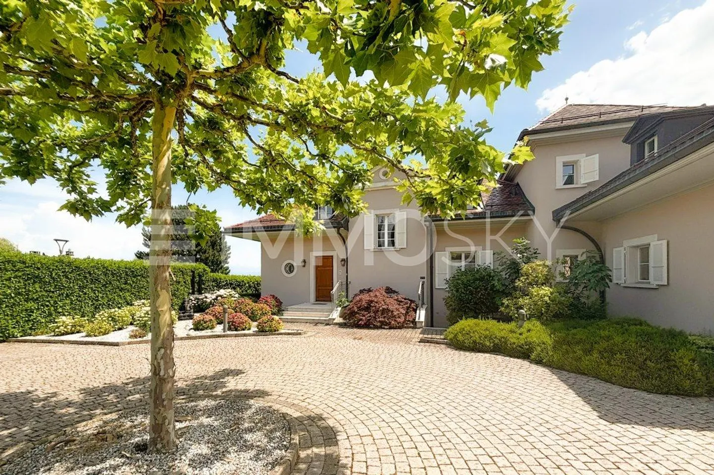 In the heart of Mont-sur-Rolle: Exceptional House - Photo 2 of 5