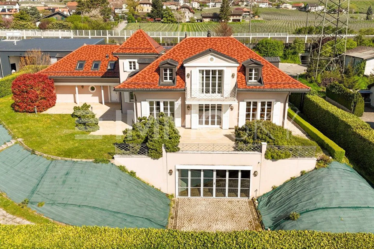 In the heart of Mont-sur-Rolle: Exceptional House - Photo 4 of 5
