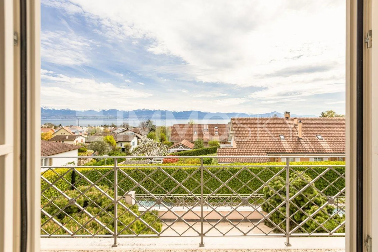In the heart of Mont-sur-Rolle: Exceptional House - Photo 3 of 5