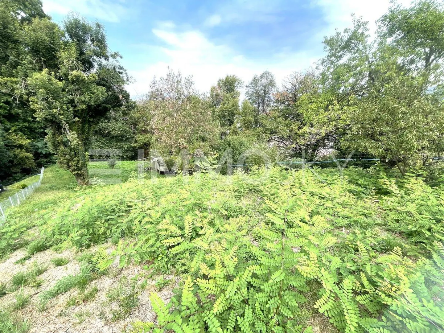 Terreno spazioso in zona soleggiata - Foto 3 di 5