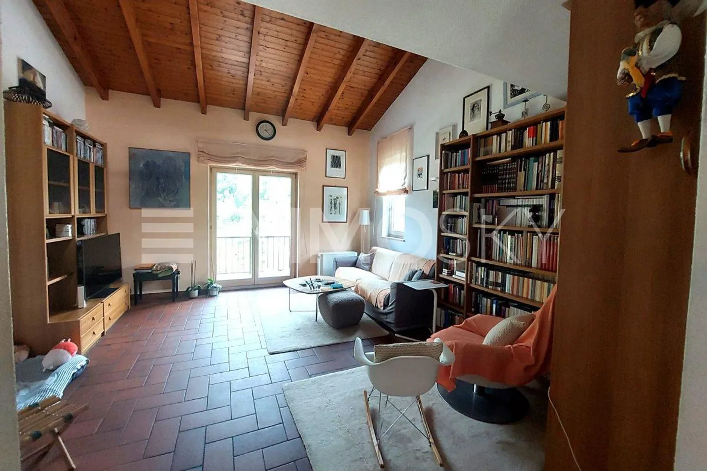 The warmth of a home, the tranquility of a place all your own - Photo 4 of 5
