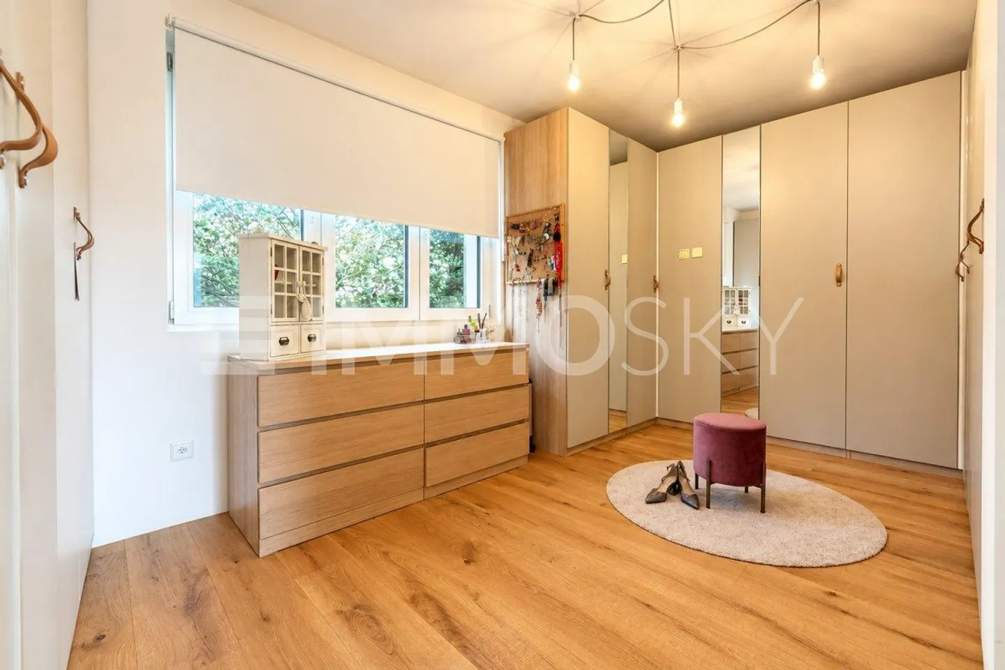 Une résidence exclusive où l'espace, la vie privée et la nature se rencontrent - Photo 4 sur 5