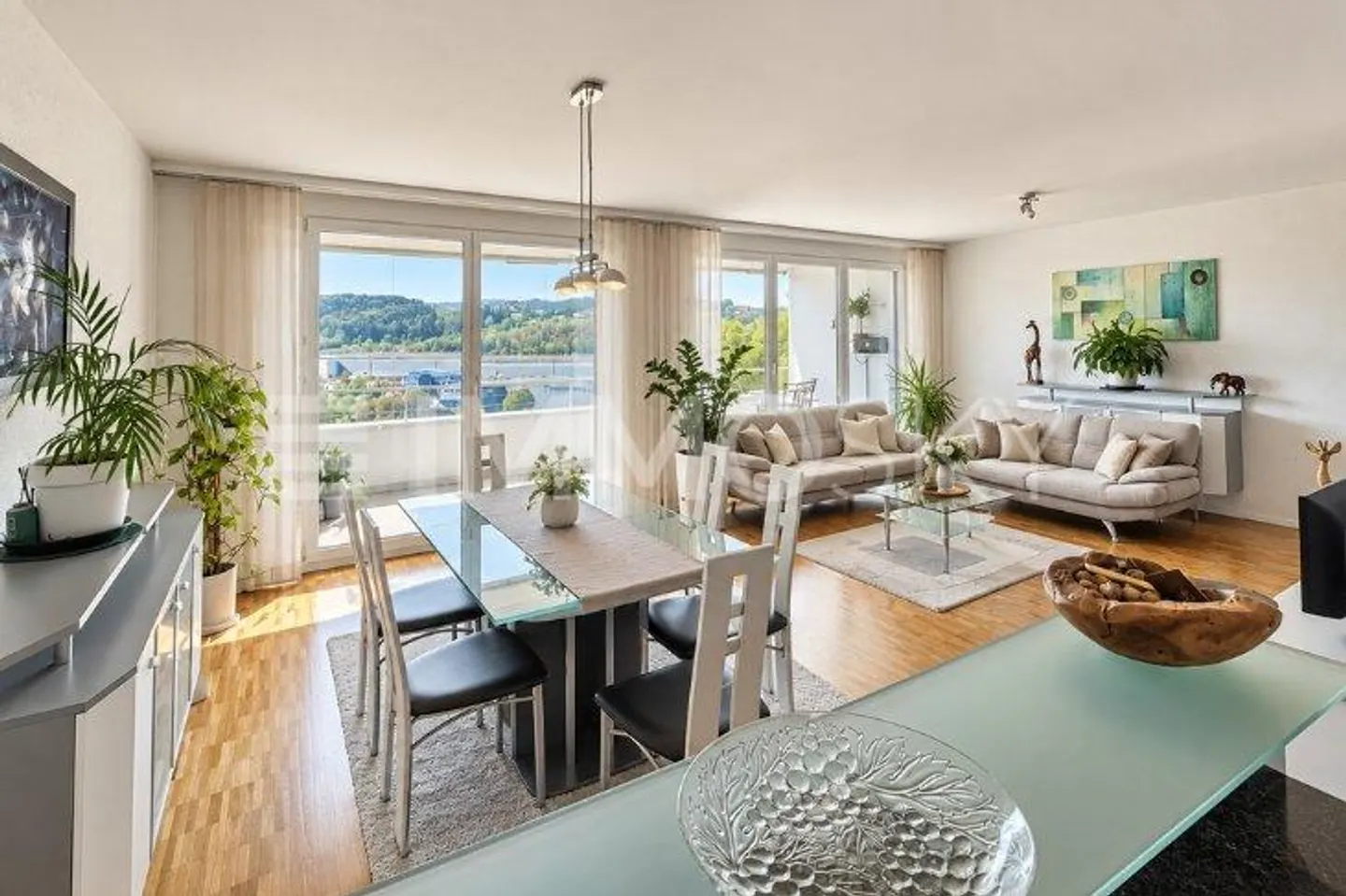 Über den Dächern von Luzern mit Weitblick und Wohnkomfort - Foto 1 von 5