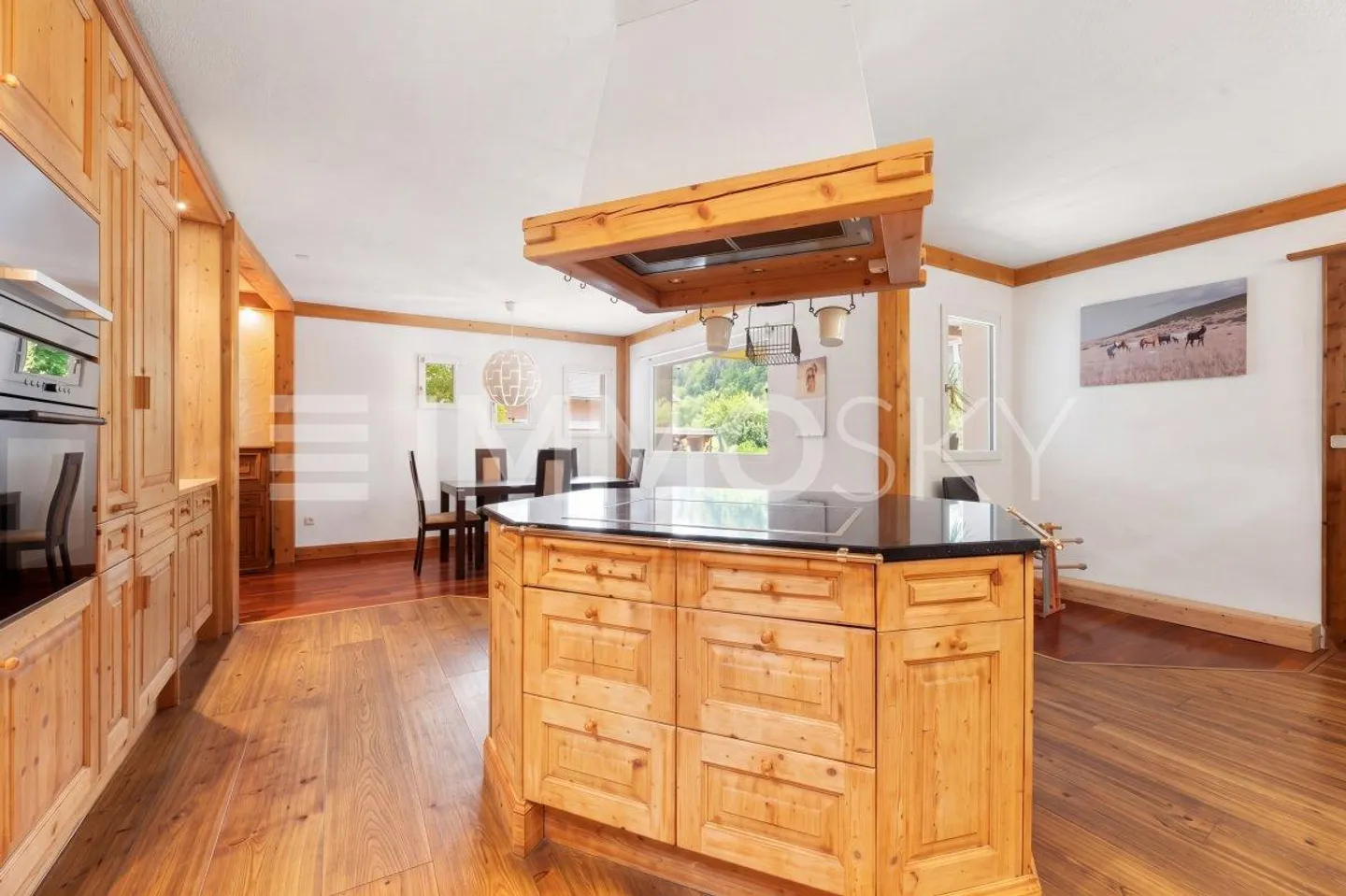 Beaucoup de charme, beaucoup d'espace et un studio généreux avec un accès privé - Photo 3 sur 5