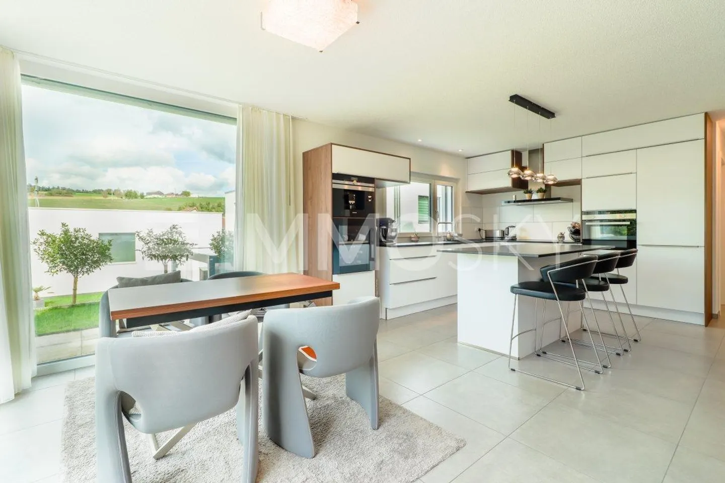 Spacious modern individual villa with quality materials - Photo 3 of 5