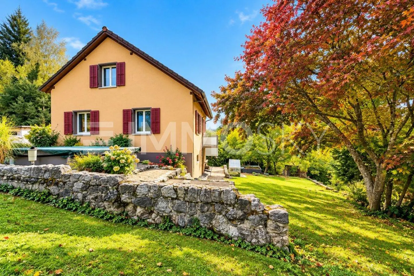 Vivere in un paradiso naturale - Ampia casa unifamiliare con piscina - Foto 1 di 5