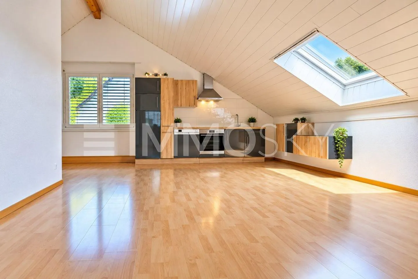 Grosszügige Dachwohnung mit Aussicht - Foto 2 von 5