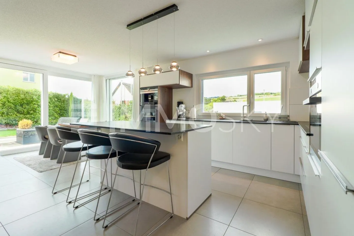 Spacious modern individual villa with quality materials - Photo 5 of 5