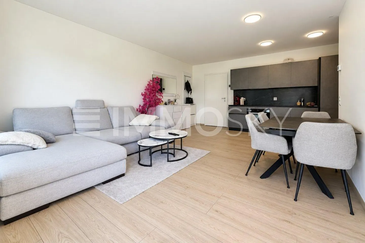 Modernity and comfort with private garden - Photo 4 of 5