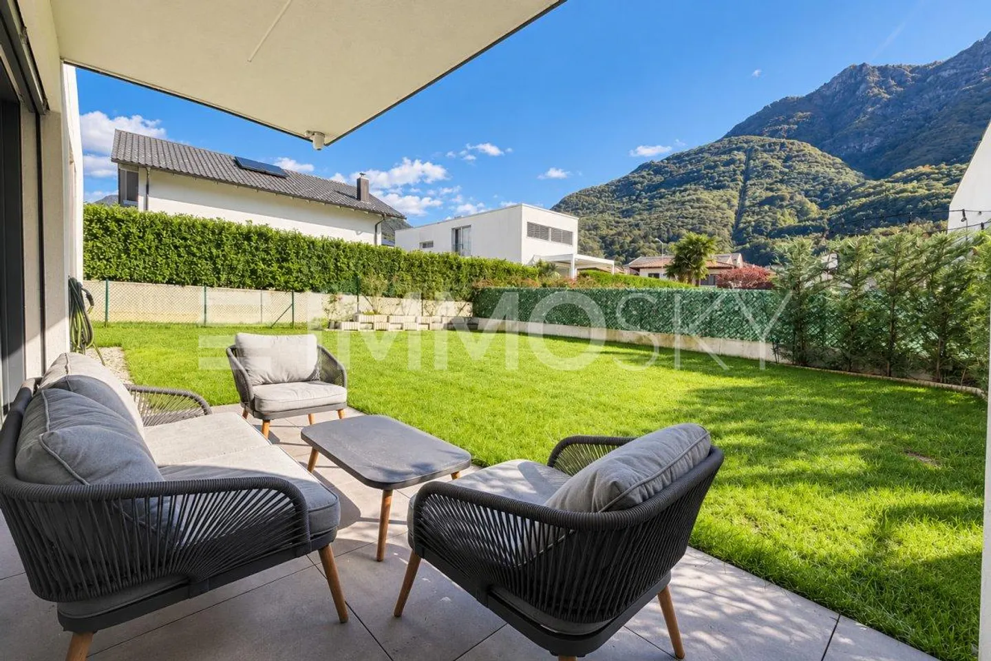 Modernity and comfort with private garden - Photo 1 of 5