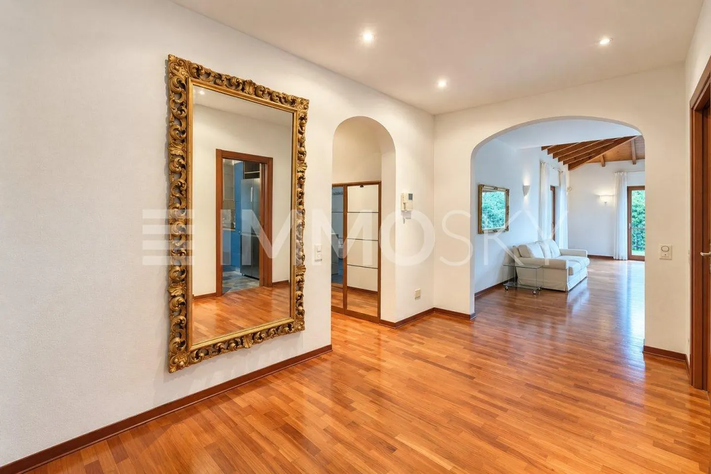 Villa con vista lago e piscina - Foto 2 di 4