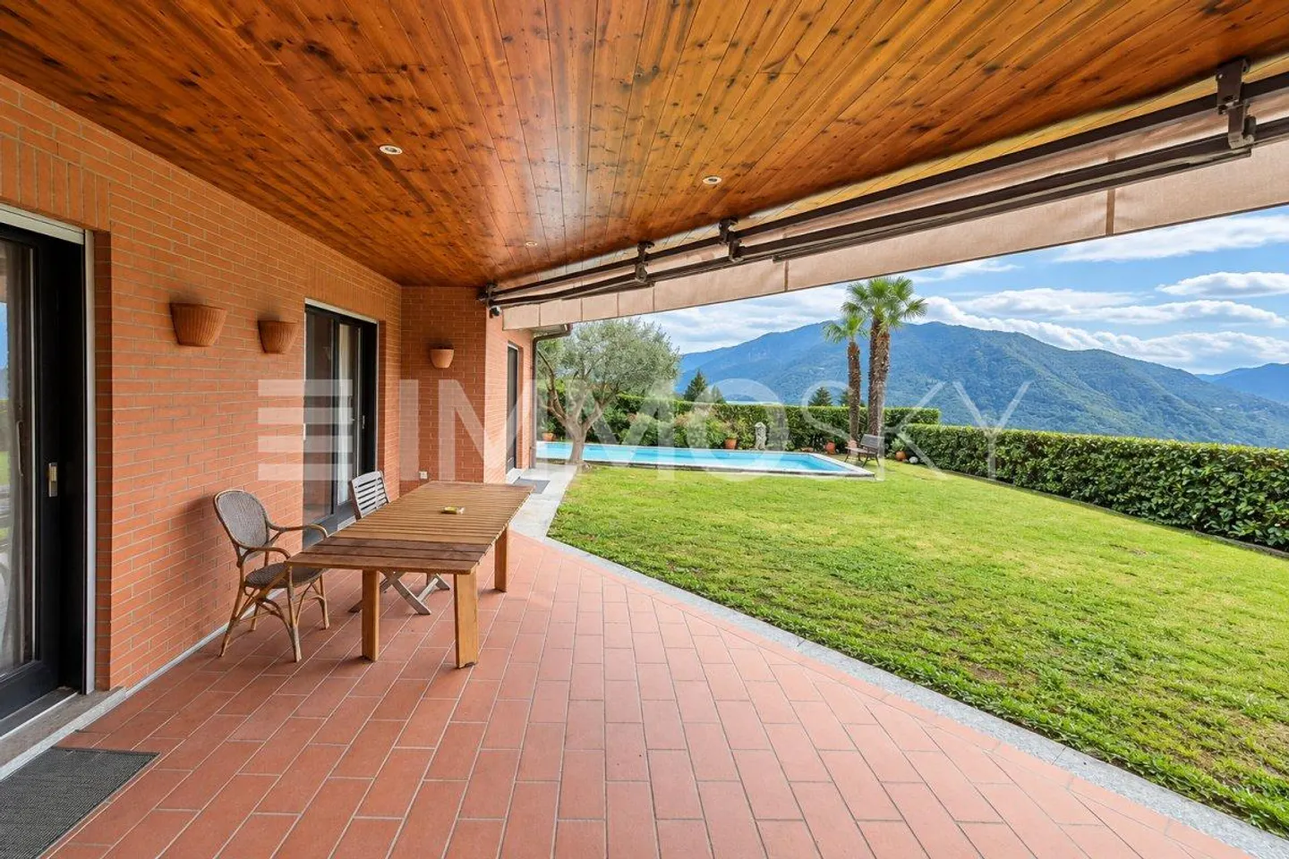 Villa con vista lago e piscina - Foto 3 di 4