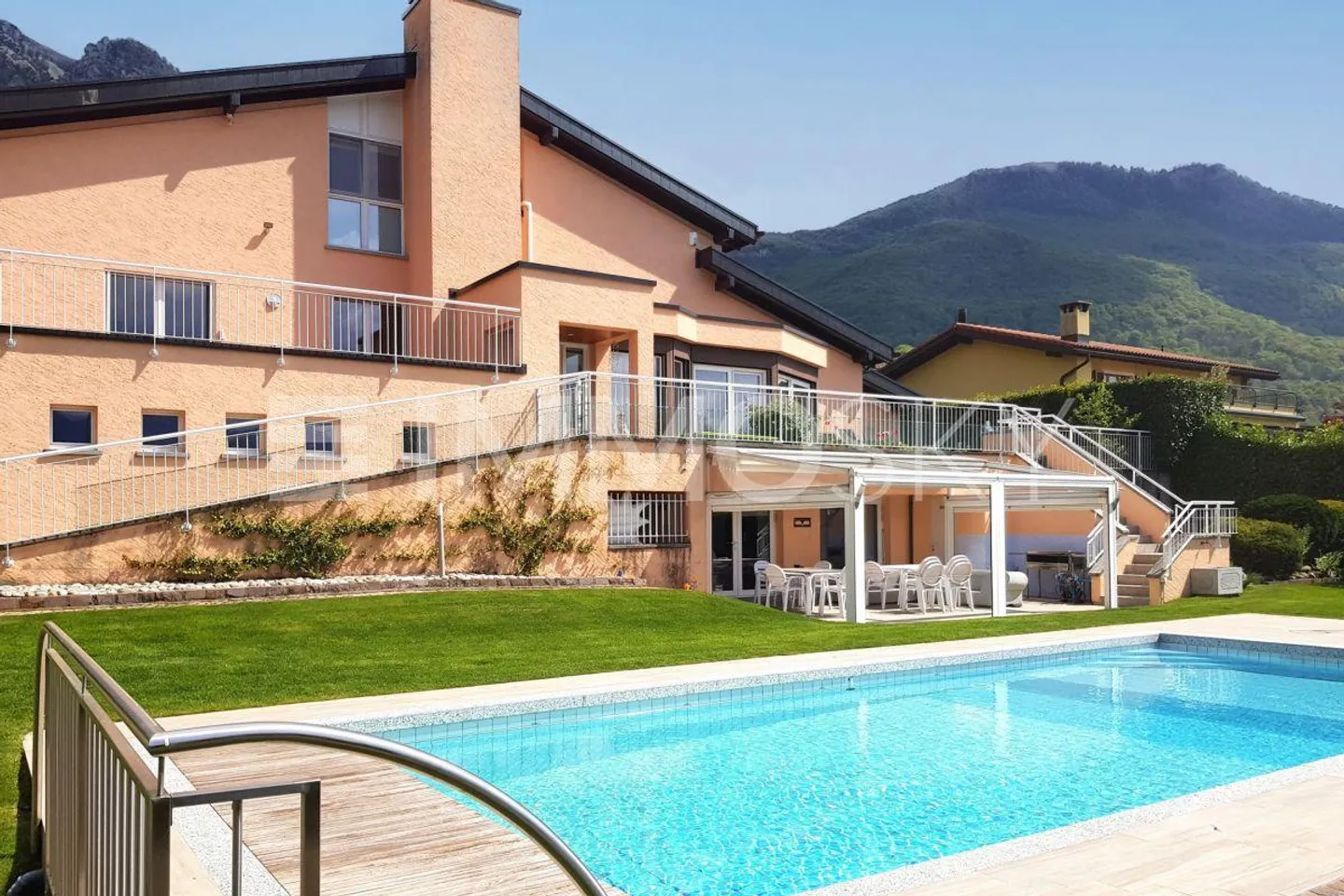 A large villa for a large family - NEW PRICE - Photo 2 of 5