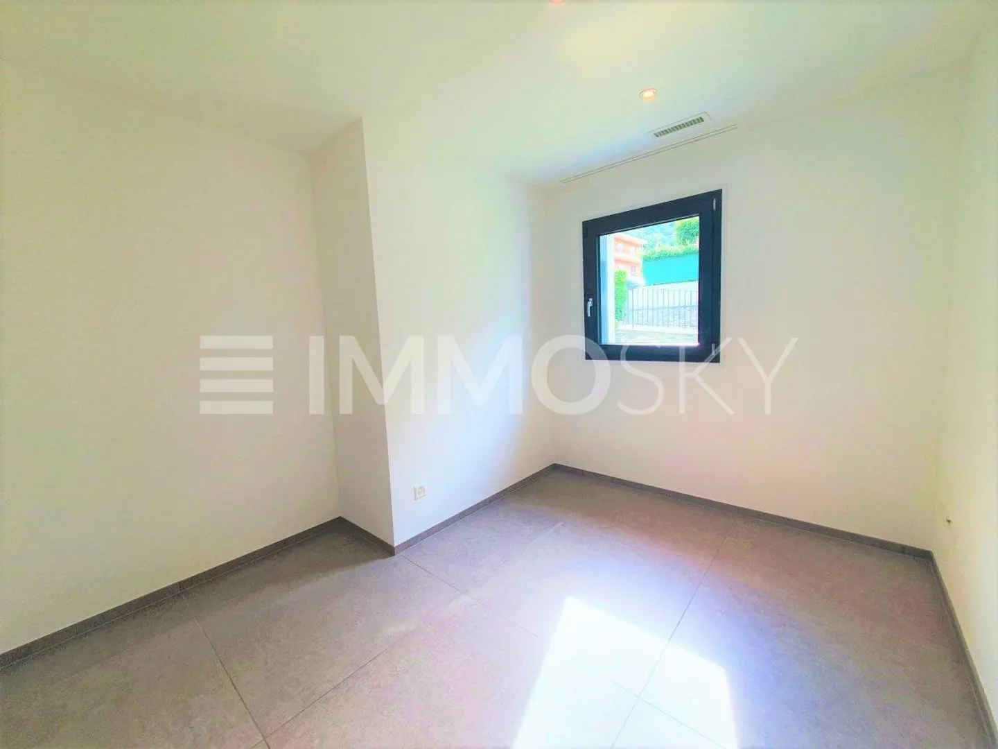 Modern income property, elegant in residential area - Photo 4 of 5