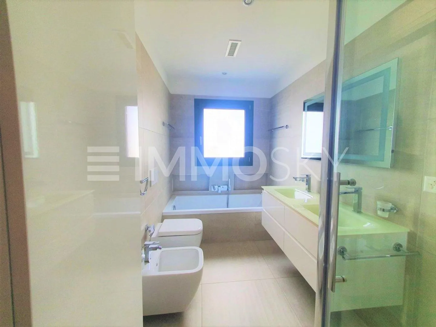 Modern income property, elegant in residential area - Photo 5 of 5